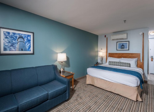 Rockland Harbor Hotel image 22