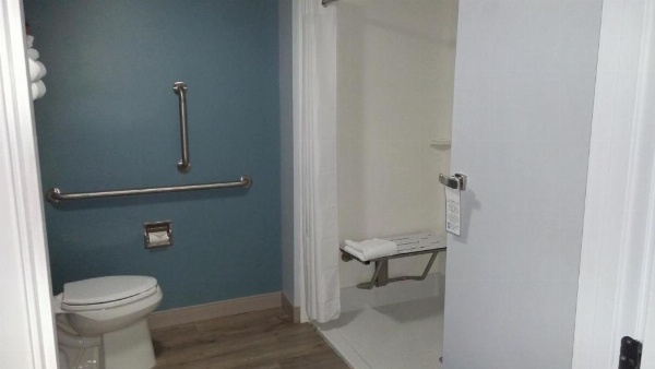 Rockland Harbor Hotel image 9